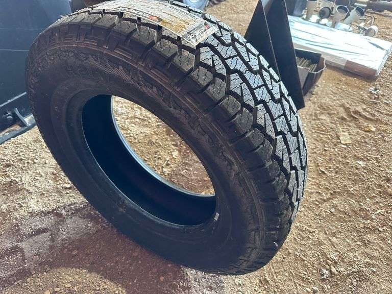 255/70R18 Hancock Dyna Pro Tire, NEW Fragodt Auction and Real Estate LLC