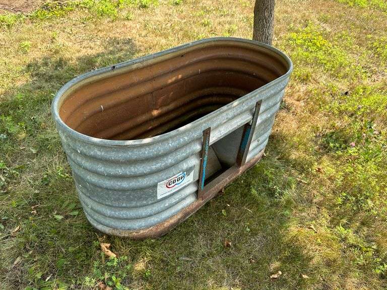 80 Gallon Metal Water Tank with Hog Drinker Fragodt Auction and Real