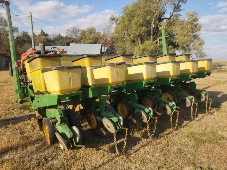 John Deere 7000 6Row Planter w/30 Inch Spacing Gavel Roads Online