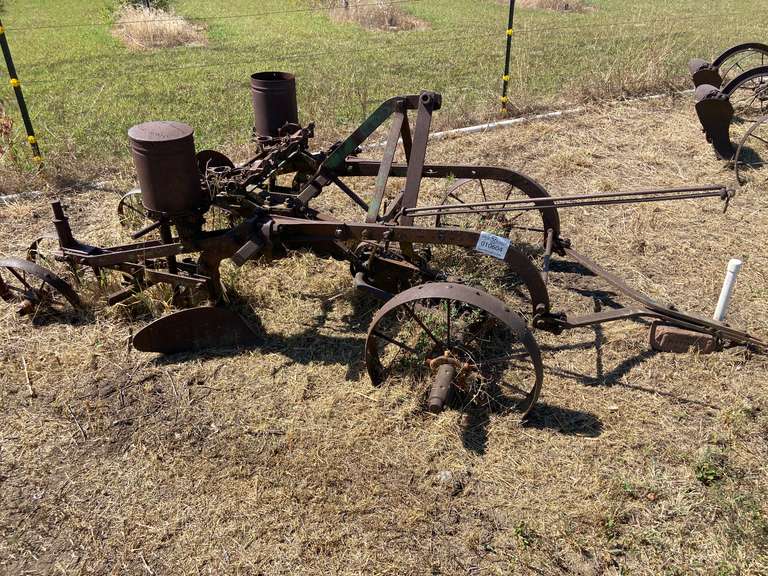 Antique John Deere 2 Row Lister Planter Gavel Roads Online Auctions