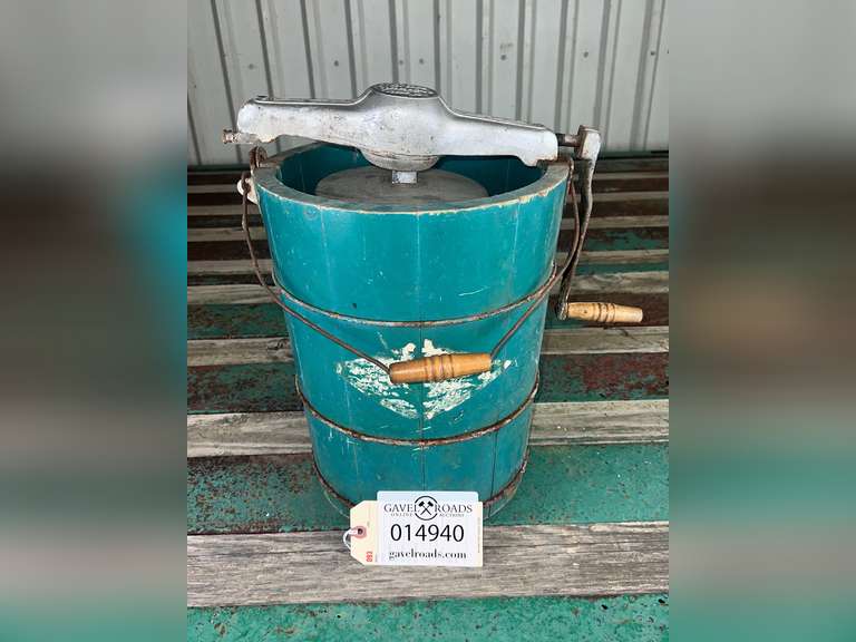 White Mountain Freezer Inc. Hand Crank Ice Cream Freezer Gavel Roads Online Auctions