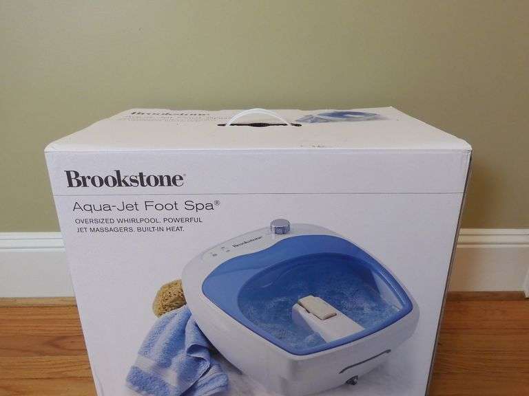 Brookstone Aqua-Jet Foot Spa in Original Box - GC5 Auctions