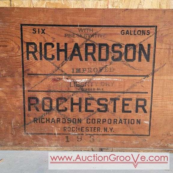 Richardson Corporation Rochester New york. Wooden Crate. 1934. holds 6