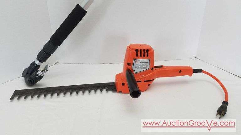 Black & Decker shrub and hedge trimmer with 13in single edge. Electric
