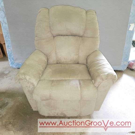 Slumberland Recliner Chair. 36 x 31 40. Little to No Signs of Wear