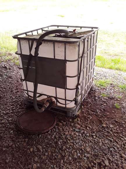 Sprayer 250 Gallon Tank - Haney Auction Company