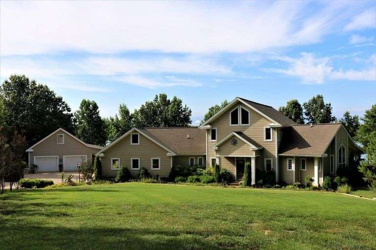 WATERFRONT HOME ON LAKE BARKLEY IN EDDYVILLE KY Harris Real Estate