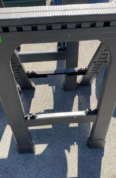 Husky Saw horses(3) one is missing middle brackets (shown in pictures