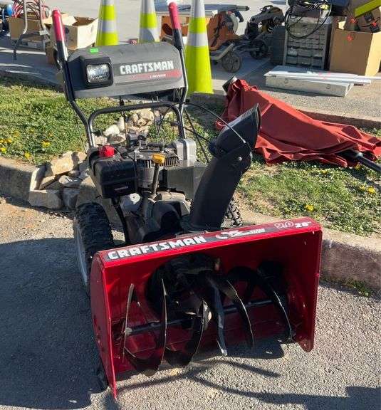 Craftsman SnowBlower, Like new condition so please read 9hp Tecumseh