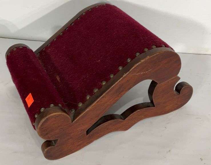 Gout foot rest, sleigh style Hash Auctions