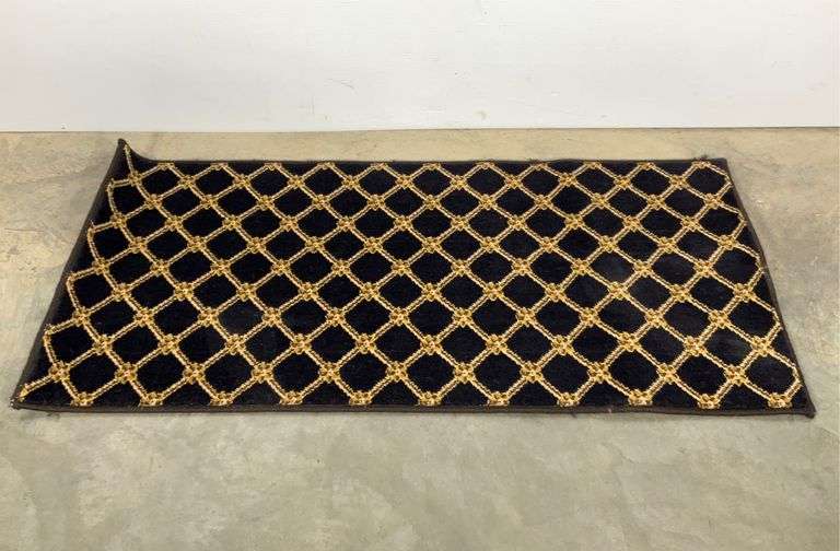 Scatter rug, 48x23 Hash Auctions