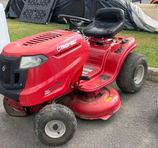 Troybilt riding mower, 500cc, 15.5HP, 42”deck, tires need air, non