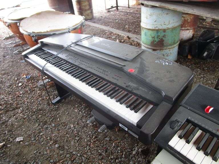 YAMAHA CLAVINOVA CVP-35 KEY BOARD - Heaverlo Northwest Auctions
