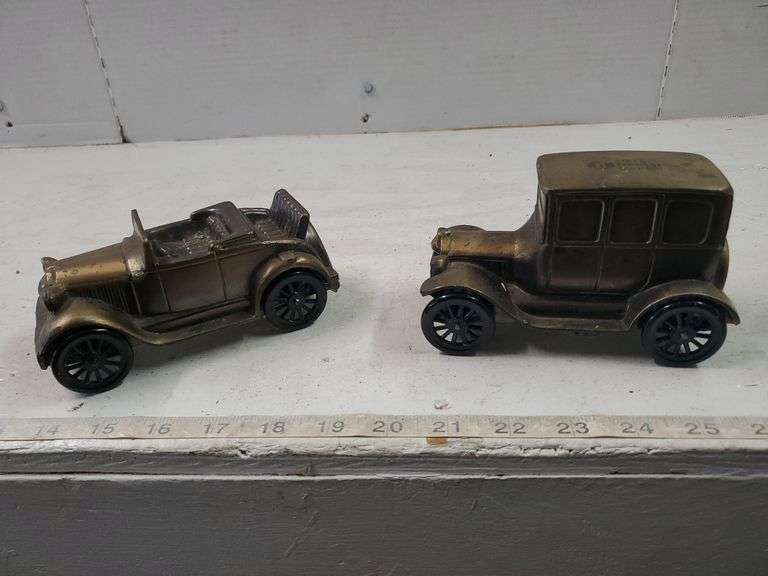 PAIR OF METAL CAR BANKS Isabell Auction