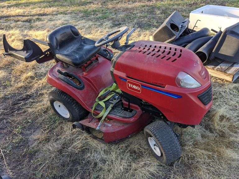 (OUT) TORO LX423 RIDING LAWN MOWER (NO INFO) Isabell Auction