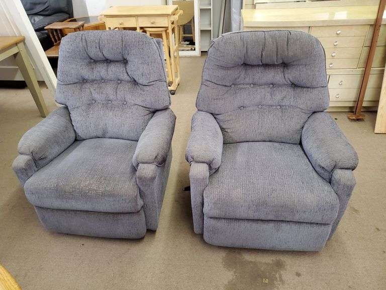 PAIR OF RECLINERS Isabell Auction