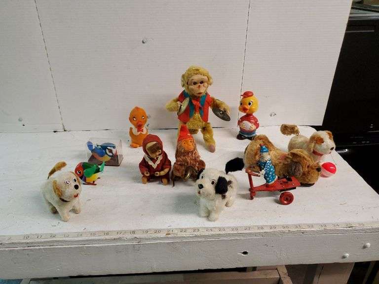 ASSORTED VINTAGE WIND UP TOYS Isabell Auction
