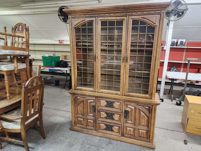 59 X 82 IN. TALL LIGHTED CHINA HUTCH Isabell Auction