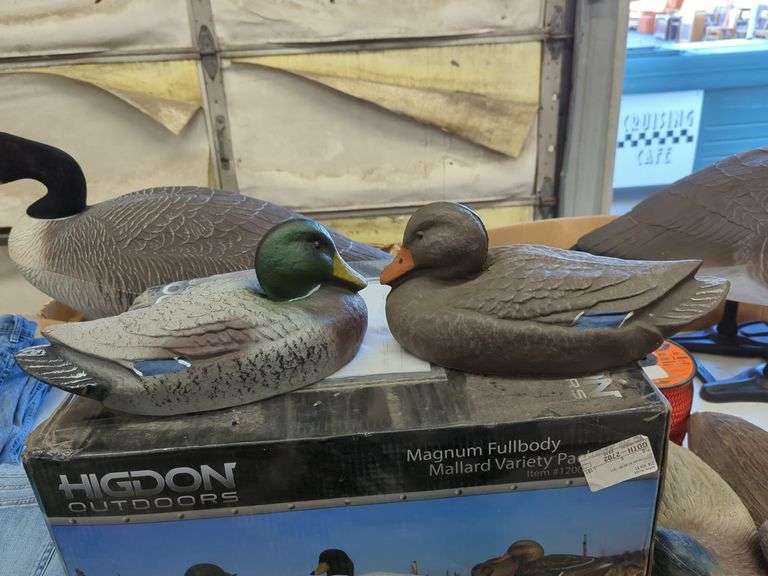 (2) VINTAGE CARRYLITE DUCK DECOYS Isabell Auction