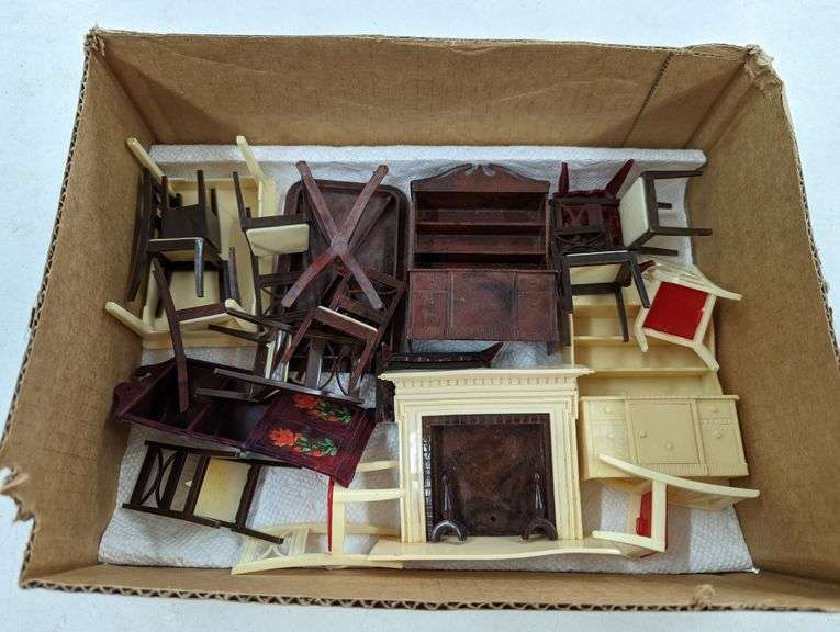 ASST'D VINTAGE DOLL HOUSE FURNITURE Isabell Auction