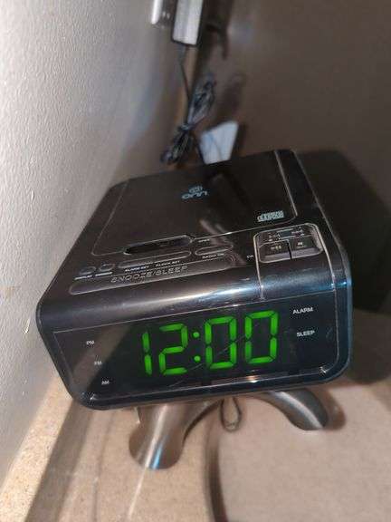 ONN ALARM CLOCK/CD PLAYER - Isabell Auction