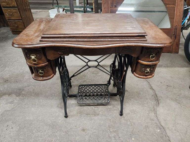 DAVIS TREADLE SEWING MACHINE Isabell Auction