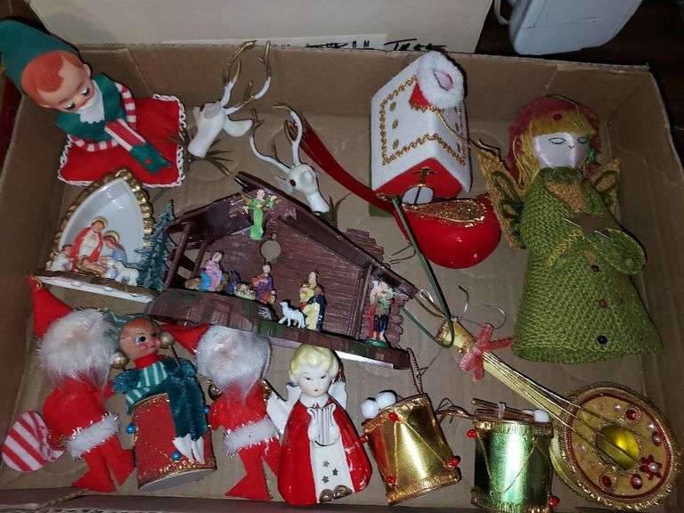 LOT OF VINTAGE CHRISTMAS DECOR Isabell Auction
