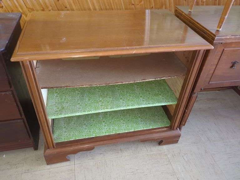 VINTAGE WOODEN SHELF (MADE FROM TV) Isabell Auction