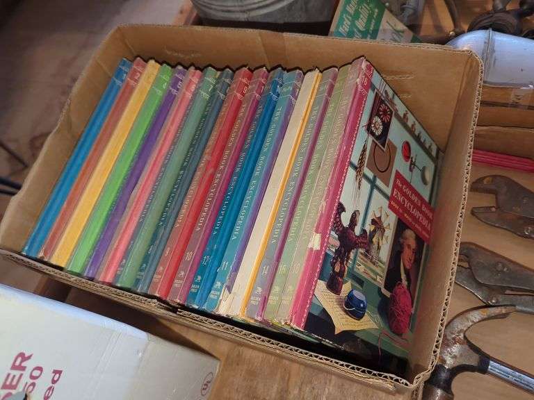 VINTAGE GOLDEN BOOK ENCYCLOPEDIA SET Isabell Auction