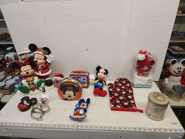 ASSORTED MICKEY MOUSE ITEMS Isabell Auction