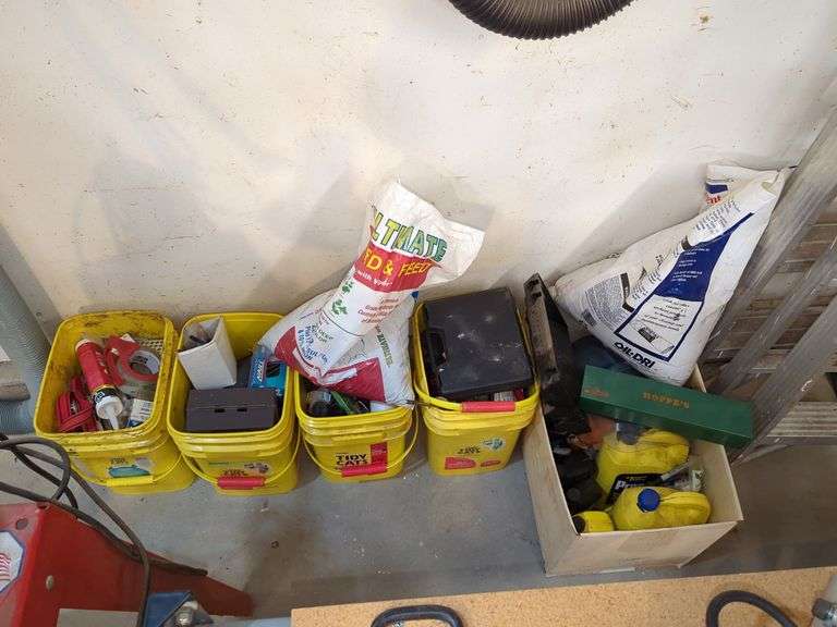 ASST'D BUCKETS MISC. OIL DRI, ETC... Isabell Auction