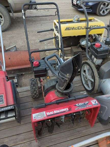 MTD YARD MACHINES 5.0-HP. 22" 2-STAGE GAS SNOWBLOWER (RUNS) - Isabell