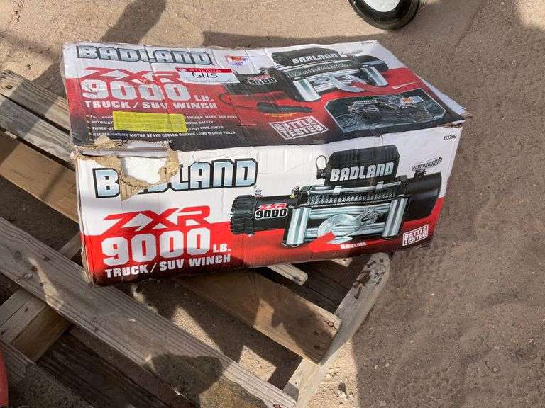 Badlands ZXR 9000 pound truck SUV winch J&J Auctioneers LLC