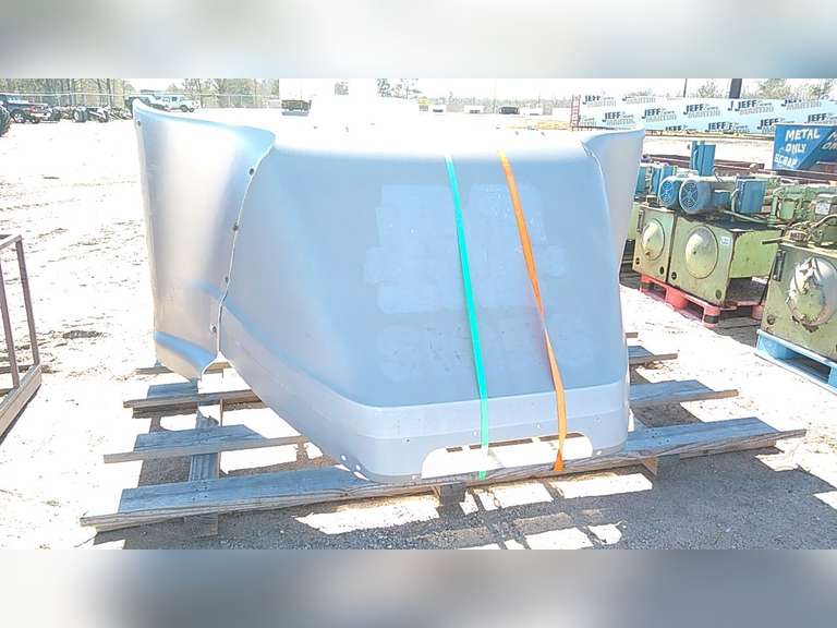 AIR DEFLECTOR TO FIT ROOF OF TRUCK TRACTOR Jeff Martin Auctioneers, Inc.