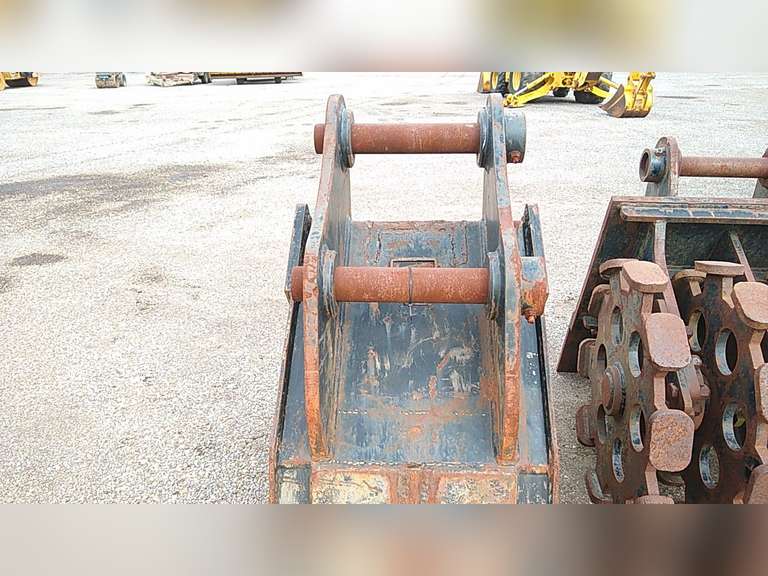 GEITH 24" BUCKET W/ TEETH Jeff Martin Auctioneers, Inc.