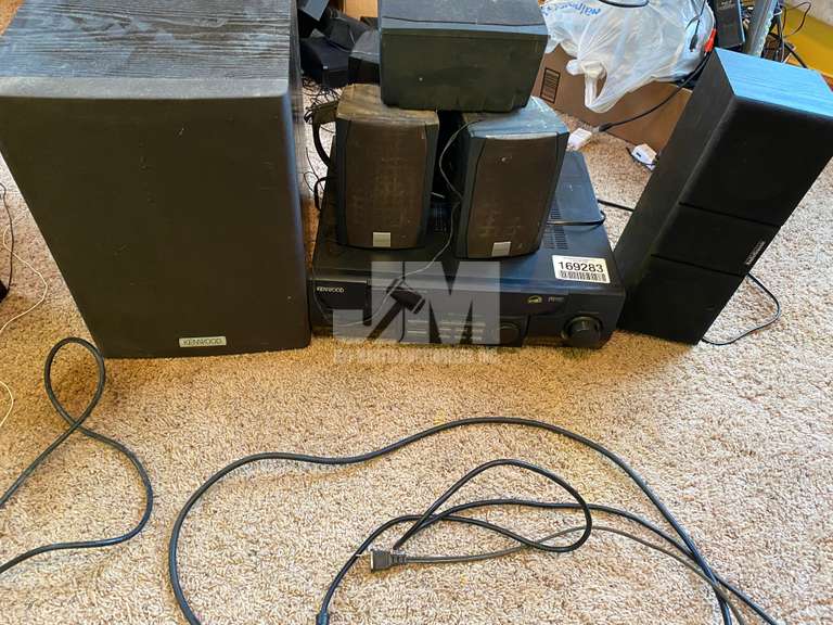 KENWOOD VR-405 AUDIO-VIDEO SURROUND RECEIVER W/ (7) SPEAKERS - Jeff