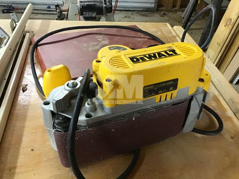 DEWALT DW433 3" X 23" BELT SANDER Jeff Martin Auctioneers, Inc.