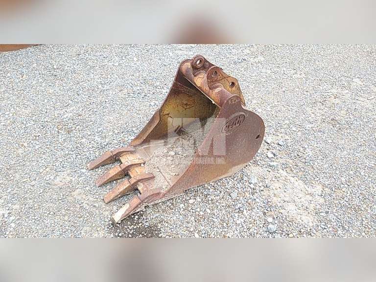 GEITH 18" BUCKET W/TEETH Jeff Martin Auctioneers, Inc.