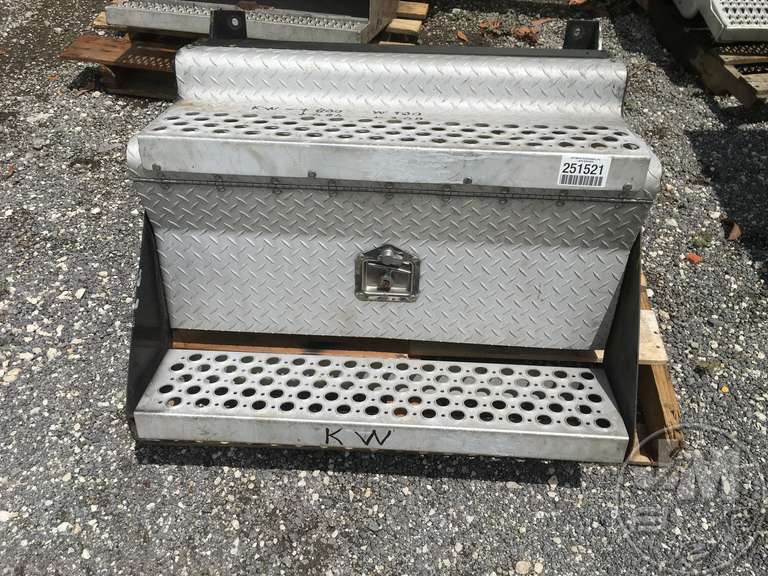 KENWORTH TOOL BOX Jeff Martin Auctioneers, Inc.