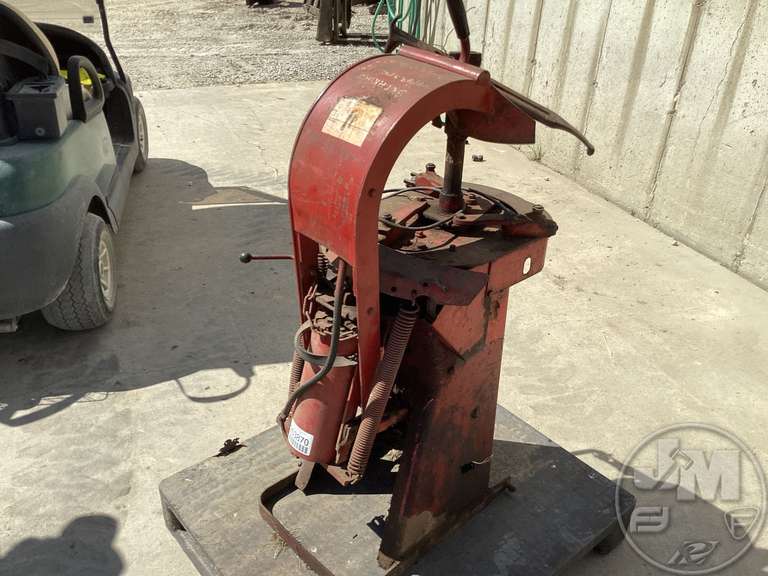 BISHMAN 88061 TIRE CHANGER Jeff Martin Auctioneers, Inc.