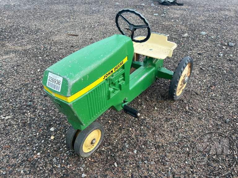 JOHN DEERE PEDAL TRACTOR Jeff Martin Auctioneers, Inc.