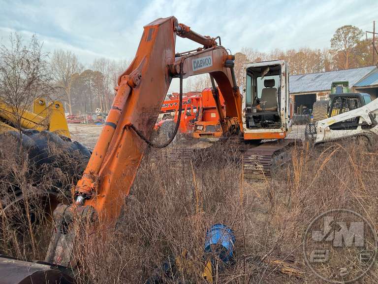 CAB, A/C, NO LOADING ASSISTANCE, 23.5” TBG PAD, HOUR METER READS CNV