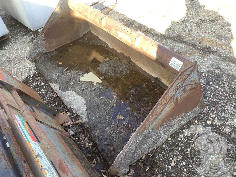 BOBCAT SMOOTH BUCKET 60 IN INCHES Jeff Martin Auctioneers, Inc.