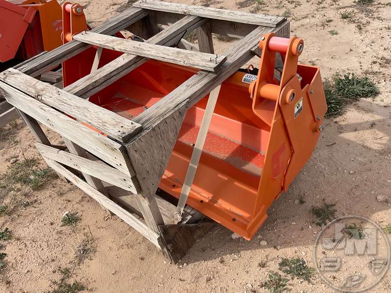 KUBOTA L2244 SN A00661 60” QUICK CONNECT 4 IN 1 BUCKET Jeff Martin