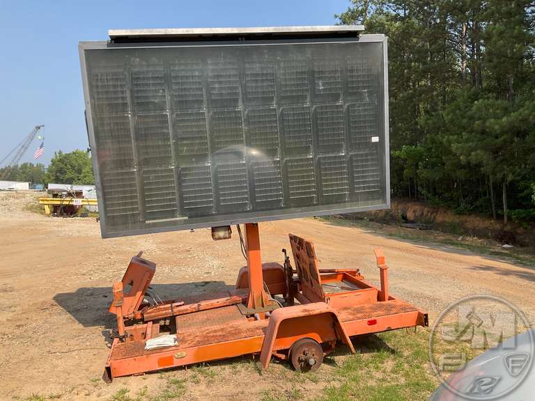 2009 PRECISION SOLAR CONTROL 5A8100 PORTABLE SOLAR MESSAGE BOARD SN