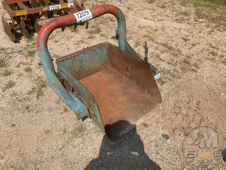 3PT HITCH DUMP BUCKET FOR TRACTOR Jeff Martin Auctioneers, Inc.