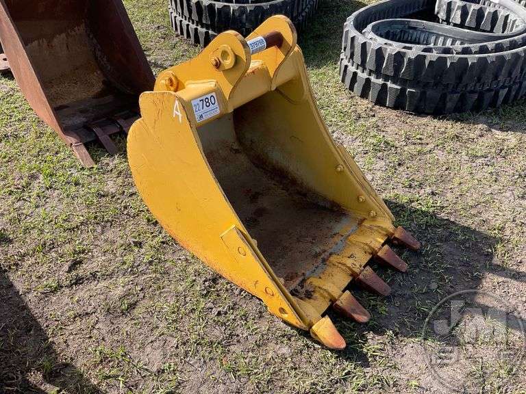 JOHN DEERE 310 BACKHOE BUCKET, AT181721 Jeff Martin Auctioneers, Inc.