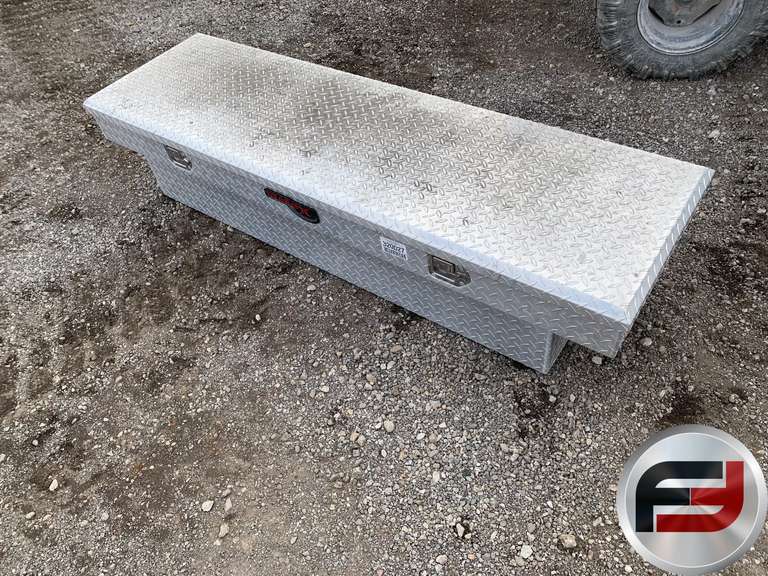 TRAIL FX TRUCK TOOL BOX HAS KEY Freije & Freije Auctioneers