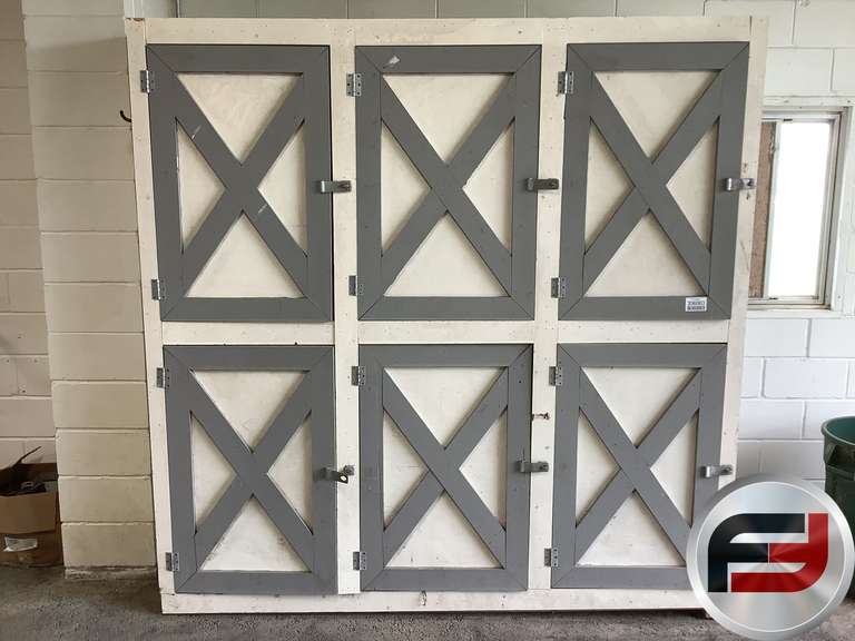 HANDMADE TACK AND SADDLE LOCKERS, 6 LOCKERS WITH 4 SADDLE Freije