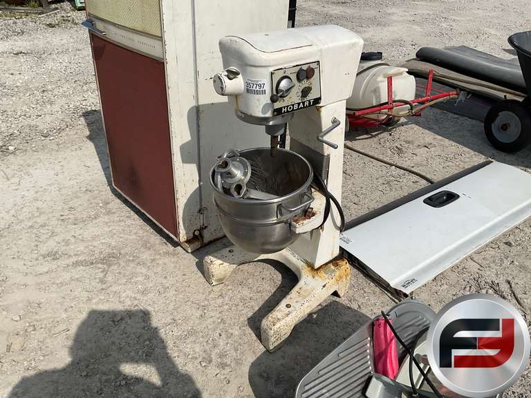HOBART 3 SPEED STAND MIXER MODEL D300T SERIAL 1778921 Freije